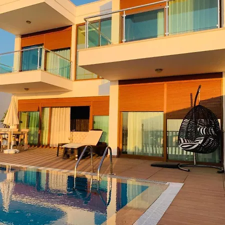 Super Luxurious House With Amazing View *